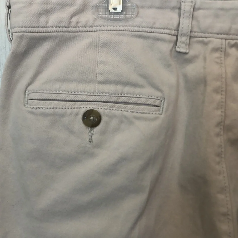 JOHNNIE-O 98% COTTON 2 % SPANDEX PREWORN USED  WAIST 35.5